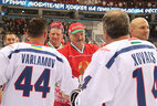 Aleksandr Lukashenko with the participants of the match