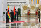 Во время церемонии официальной встречи Президента Зимбабве Эммерсона Мнангагвы