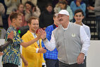 Aleksandr Lukashenko greets the participants of the gala performance