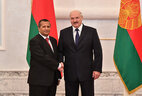 Belarus President Aleksandr Lukashenko and Ambassador Extraordinary and Plenipotentiary of Yemen to Belarus Ahmed Salem Al-Wahishi