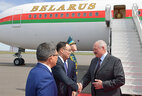 Во время церемонии встречи Президента Беларуси Александра Лукашенко в аэропорту Нур-Султана
