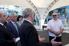 Александр Лукашенко во время посещения "Нафтана"