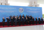 Участники заседания Совета глав государств - членов Шанхайской организации сотрудничества в расширенном составе