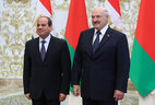 Президент Беларуси Александр Лукашенко и Президент Египта Абдель Фаттах аль-Сиси во время церемонии фотографирования