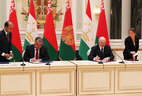 Belarus President Aleksandr Lukashenko and Tajikistan President Emomali Rahmon sign an agreement on strategic partnership