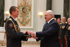 Letter of commendation from the Belarusian President is presented to graduate of the Department of the General Staff of the Armed Forces of the Military Academy major Dmitry Bakan
