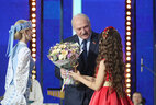 Ksenia Galetskaya, who won the Grand Prix of the Vitebsk Junior Song Contest in 2019, receives her award from the hands of the President