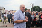 Александр Лукашенко с жителями Ивья
