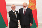 Belarus President Aleksandr Lukashenko and Ambassador Extraordinary and Plenipotentiary of Bulgaria to Belarus Georgi Vassilev
